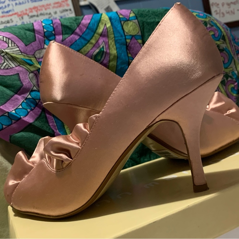 Satin Pink Nude 8.5 opentoed Pumps - Picture 3 of 16